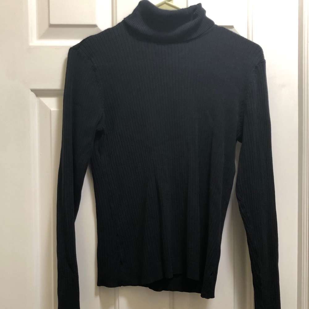 Chico’s ribbed turtleneck black size 1, (med. 6)
